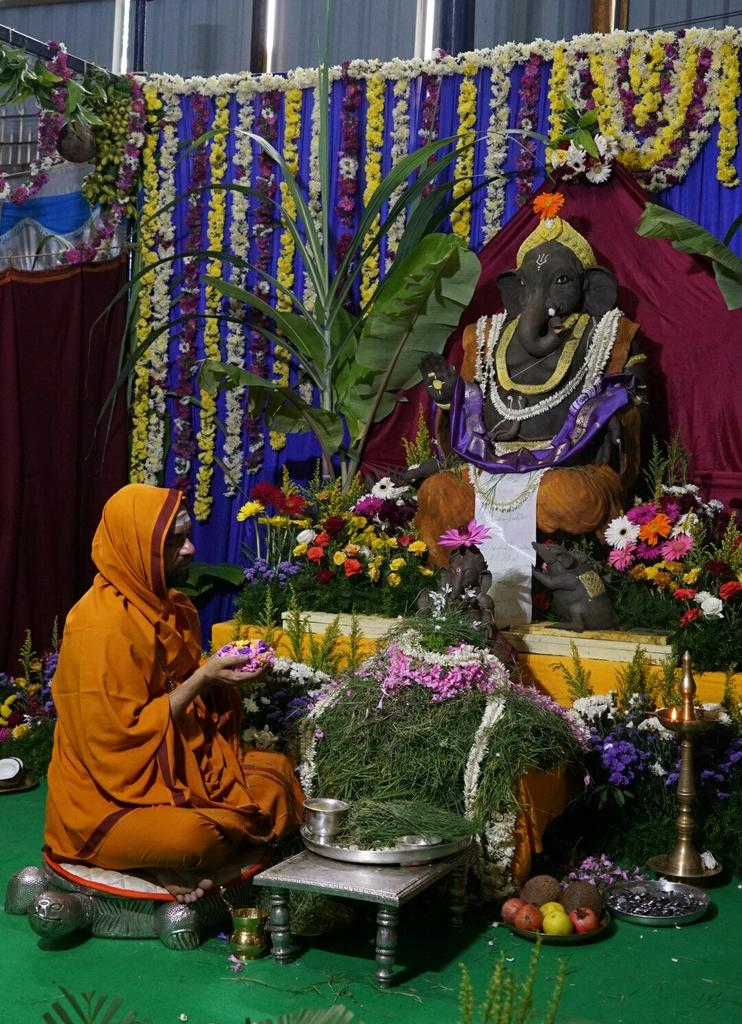 SriKavyam's tweet photo. GouMaya (Cow-dung)Ganesha at @shankarapeetha ;holy #GaneshaChaturthi was an occasion to worship Gou~Ganesha together, and to set an example! https://t.co/YCGDfZELw8