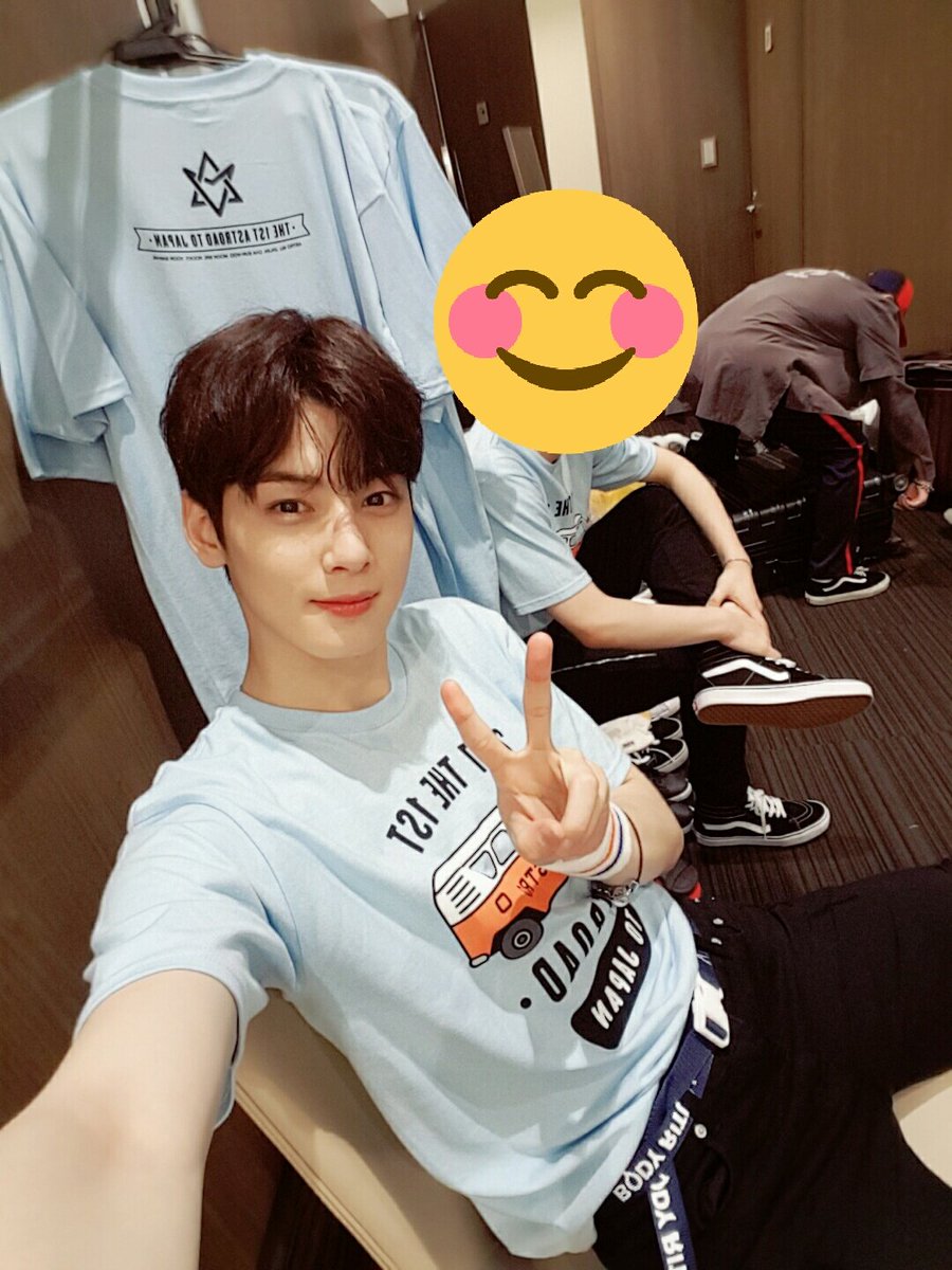 offclASTRO's tweet photo. 오늘도 무대도 차이링♡♡♡
예스예스😙😙😙 https://t.co/w8c2o6JXoE