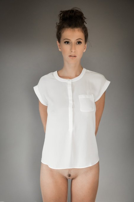 Watch Emylia Argan's leaked NSFW photo on TwXstars