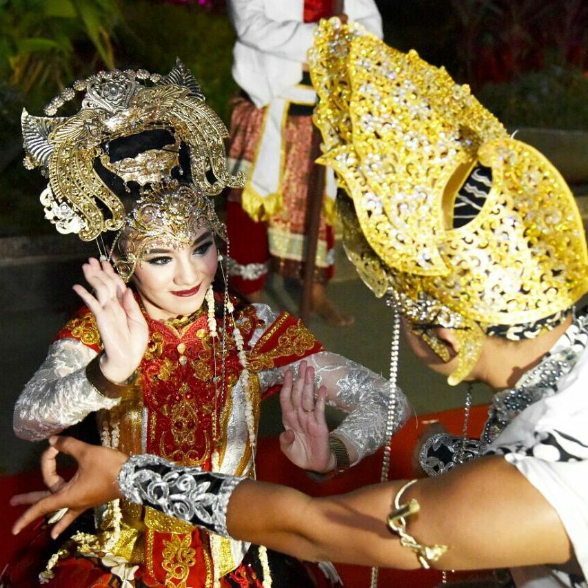 DediMulyadi71's tweet photo. Bangsa yang besar adalah bangsa yang bangga pada budayanya, mari hadir di Gebyar Pesta Sosial Budaya Nusantara #DedikasiBudayaNusantara https://t.co/YetioVetGp
