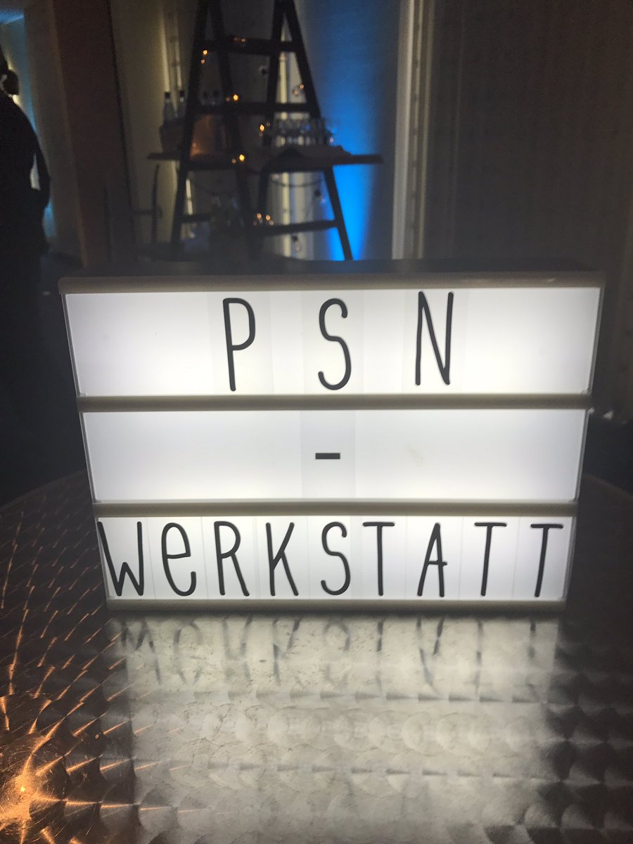 rela_h's tweet photo. Auf geht es! Gemeinsam mit Kolleginnen und Kollegen das PSN "basteln" auf dem #Strategieforum2017 #Strategie2020 https://t.co/83OMiSmDPn