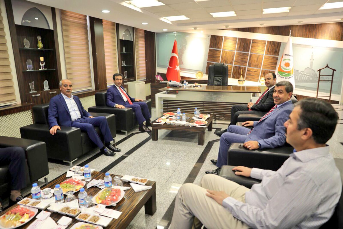 Diyarbakır Valimiz Sn. <a href="/Hasan_Guzeloglu/">Hasan Basri Güzeloğlu</a> Büyükşehir Belediyemizi ziyaret ettiler.Değerli Ağabeyimize ziyaretlerinden dolayı teşekkür ediyoruz