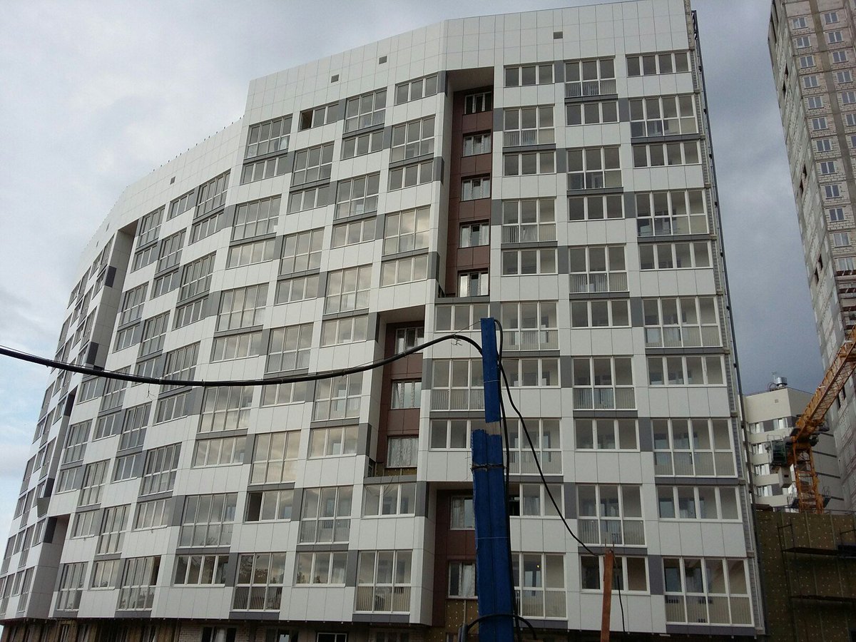 Marshal_Grad's tweet image. Итак, первая очередь! 
Начали отделку свечки, убрали кран и делаем благоустройство территории. Продолжаются внутренние отделочные работы.