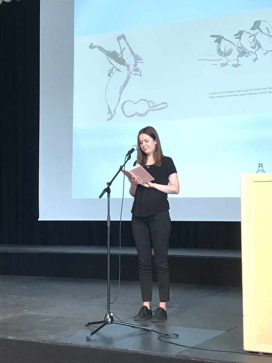 helledussen's tweet photo. En blodfersk debutant på Poesiseminar i Larvik, opplev Ida Lorien Ringdal! #poesifestival #debutant #lesning #poesihovedstad #larvik https://t.co/jn8QT8GrR3
