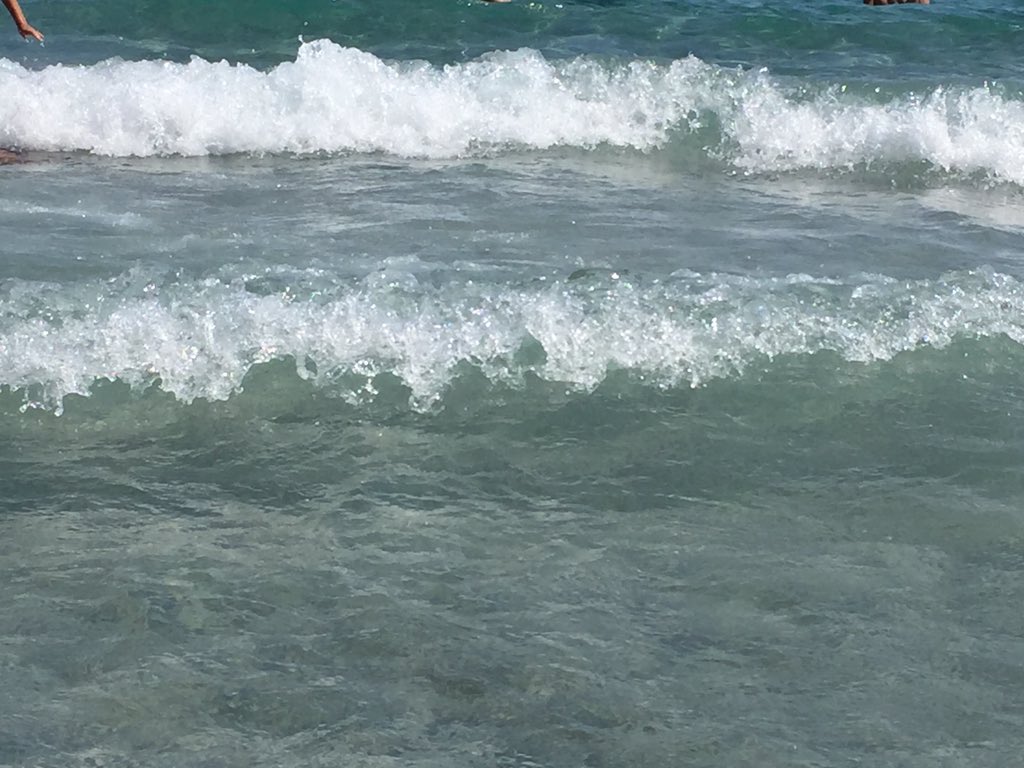fabiobenati's tweet photo. @CasaLettori Grazie! Ecco uno scatto #freschissimo per #SpumeDiBianco. "Dipinge il mare con il #mare" @bariccoale @espby https://t.co/ISxuxfq5pT