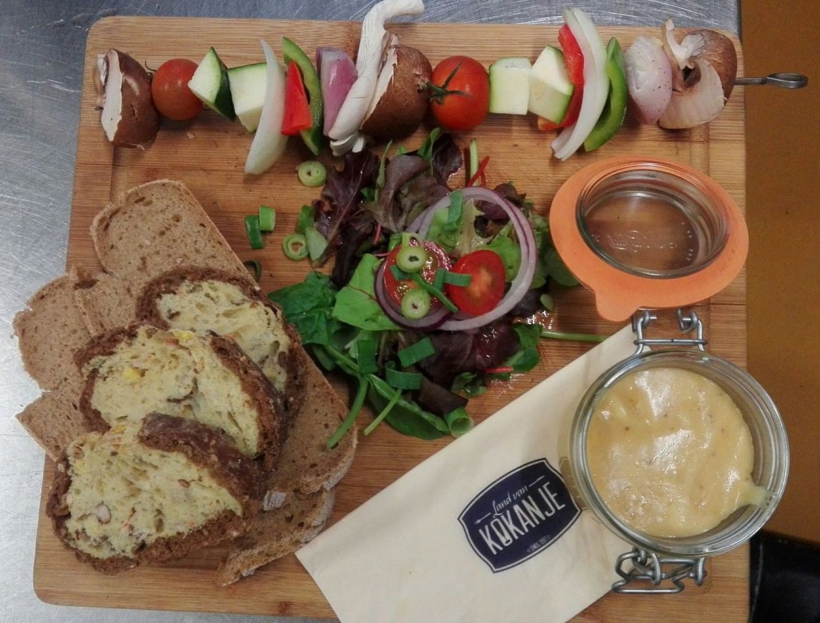 Druk bezig met onze horeca verpakking voor onze #HollandseKaasfondue #kaasfondue #kaas #fondue #pannetjedelen #kaasinhtbakkie #lekker #eten