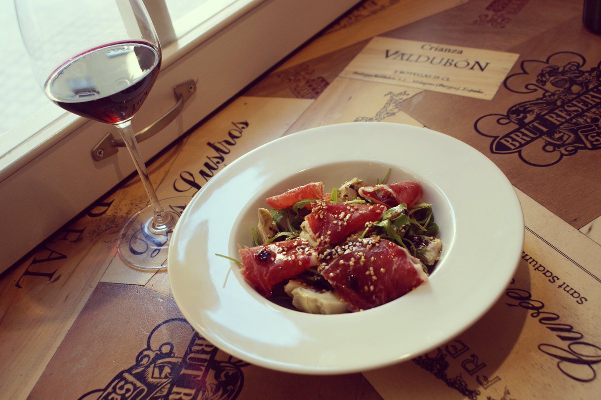 notonlywine's tweet photo. Algunas ensaladas maridan muy bien con un buen tinto ;) 👌🍷 https://t.co/1cMrVWxhF4