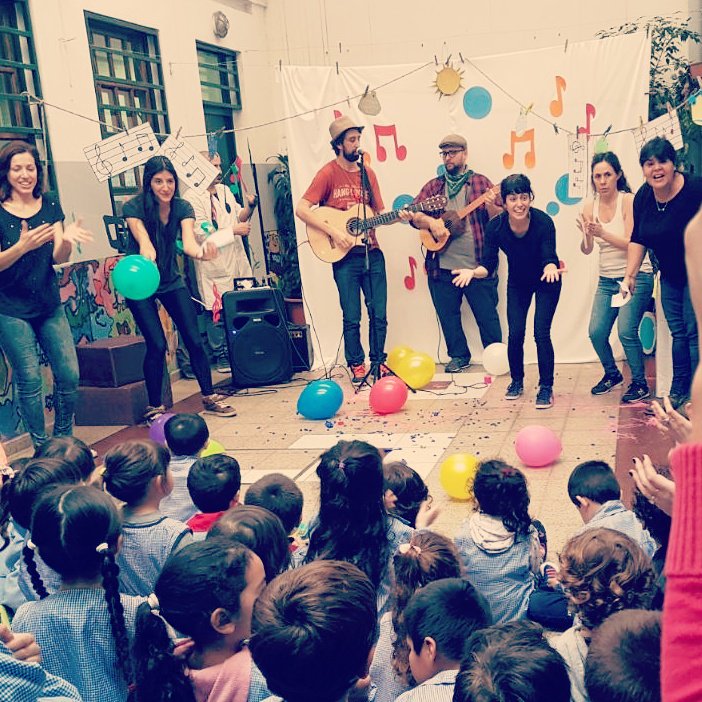 enzordeig's tweet photo. El dia del niño en el jadrin...cantando unos temas de Nilocos .. https://t.co/Ozxcjps1Bb