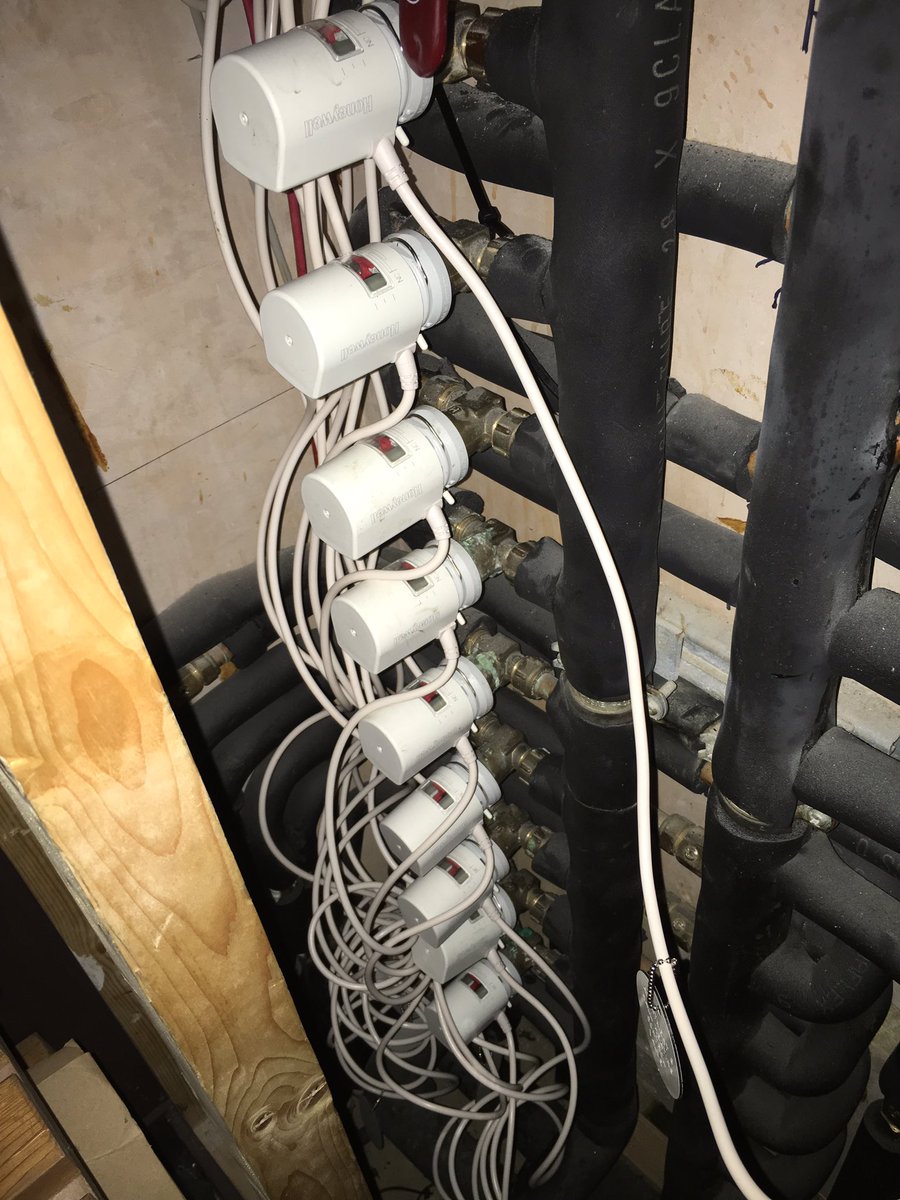 DevelopedCtrls's tweet photo. Earlier this week we replaced a total of 18 poorly maintained and faulty actuators on a residential manifold installation https://t.co/bgpJNZvOs6