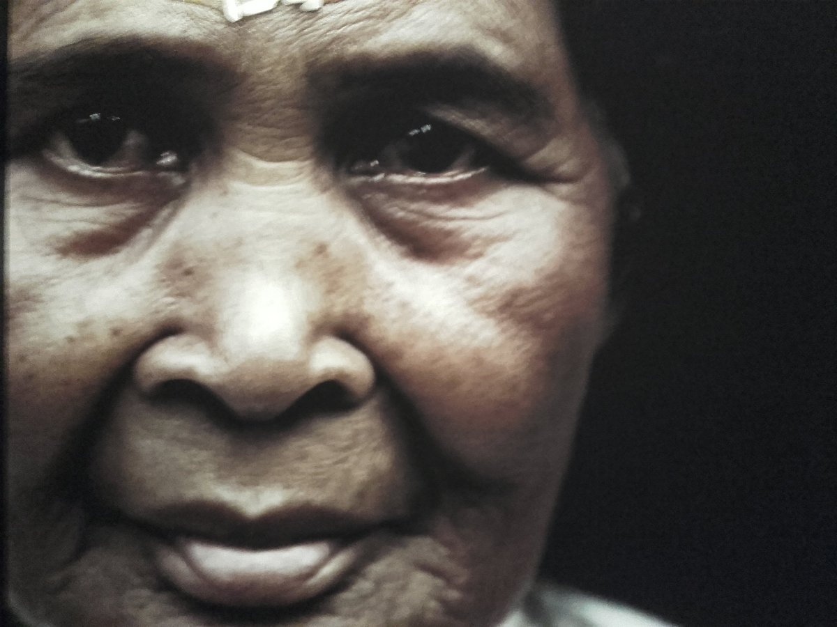 I volti intensi delle donne di Bali, i colori vivaci dei loro paesaggi, al <a href="/MAOtorino/">MAO To</a> fino al 10/9