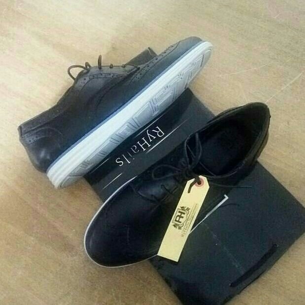 RyHails's tweet photo. #RyHails #Customized #Casual #Unique #Style #Designs #Model #Craft #HandmadeClassics #ClassyMen #ClassyLadies #Shoes #WhatsApp:08140321869 https://t.co/R0SZj4Rog9