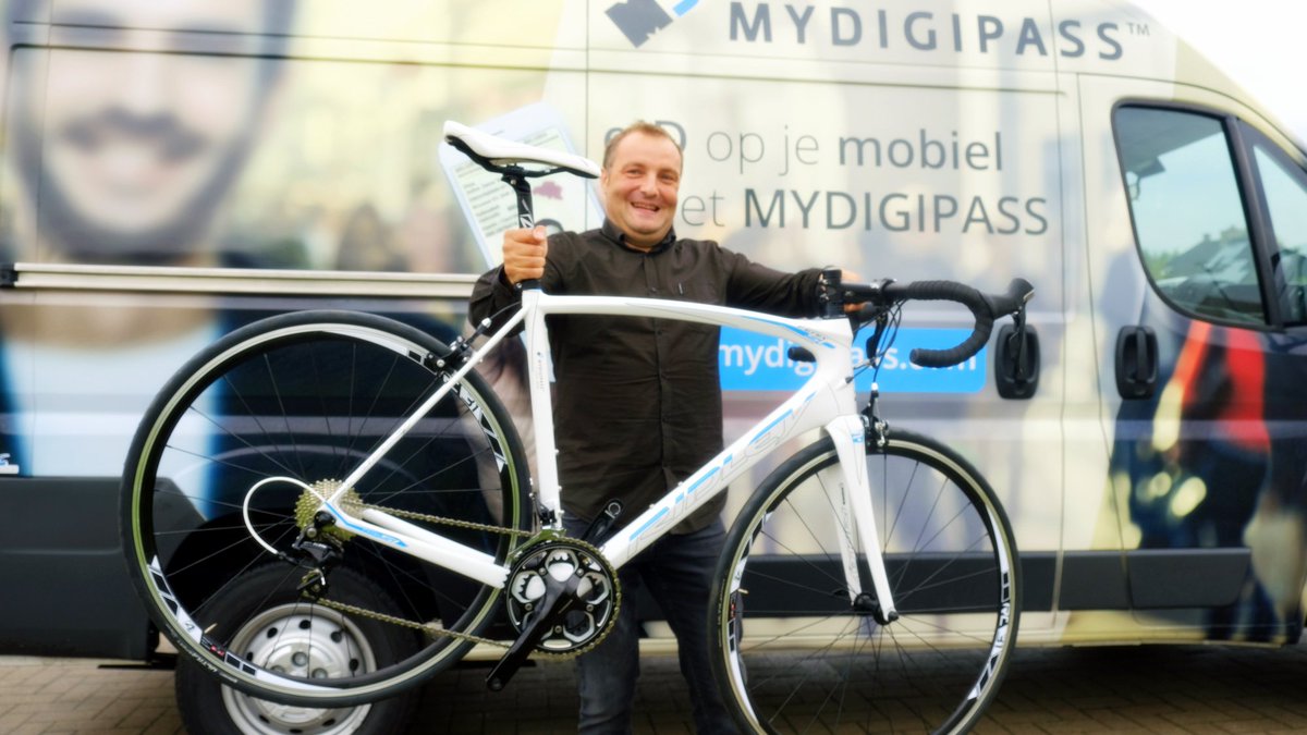 Ceci est Lieven avec le premier prix de notre concours. Merci à tous les participants ! #Ridley #LottoSoudal #MYDIGIPASS