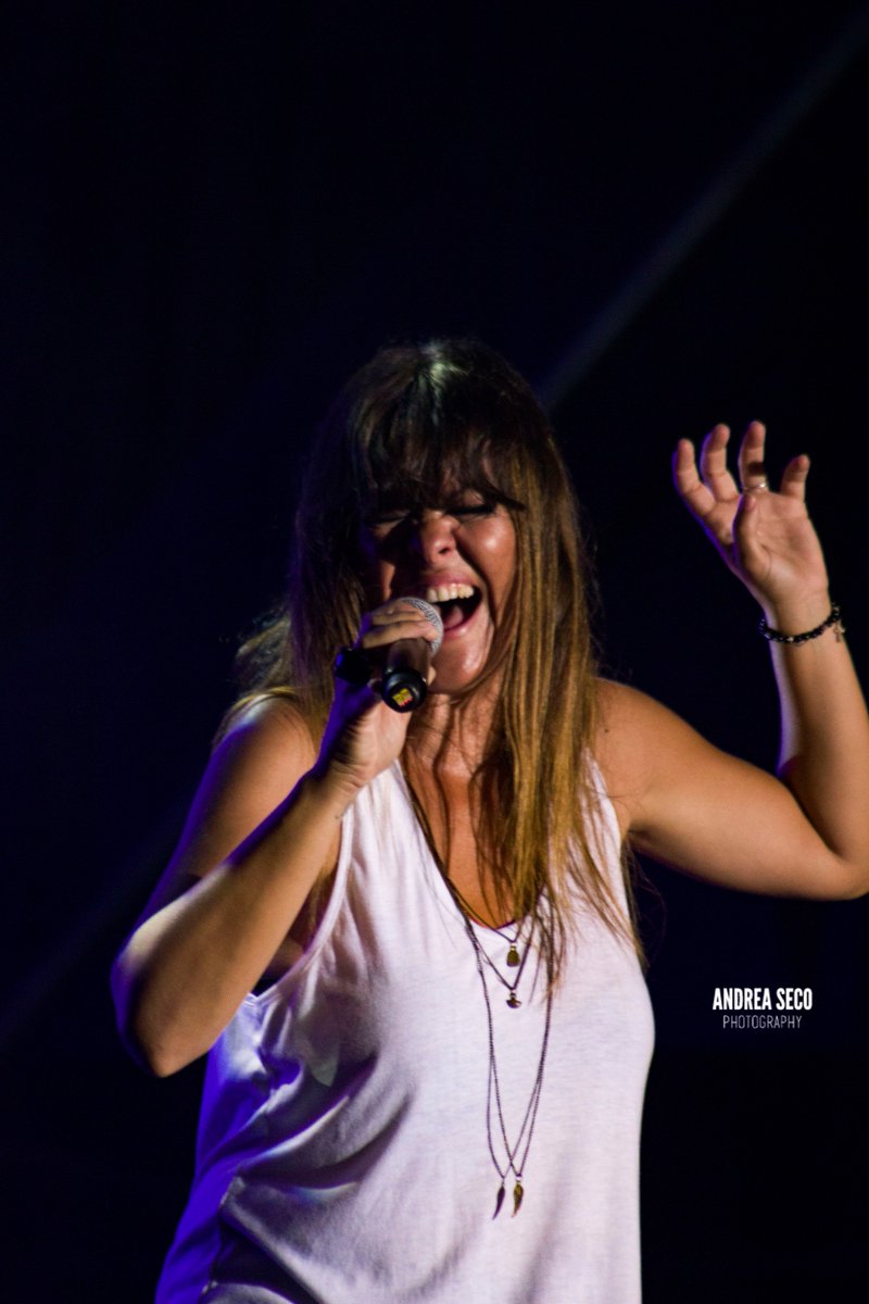 elrescateweb's tweet photo. Anoche @vanesamartin_ le bailó a la vida en #Almería durante su #GiraMunay 
📸 @asecoreyes https://t.co/AKkBsSwRYe