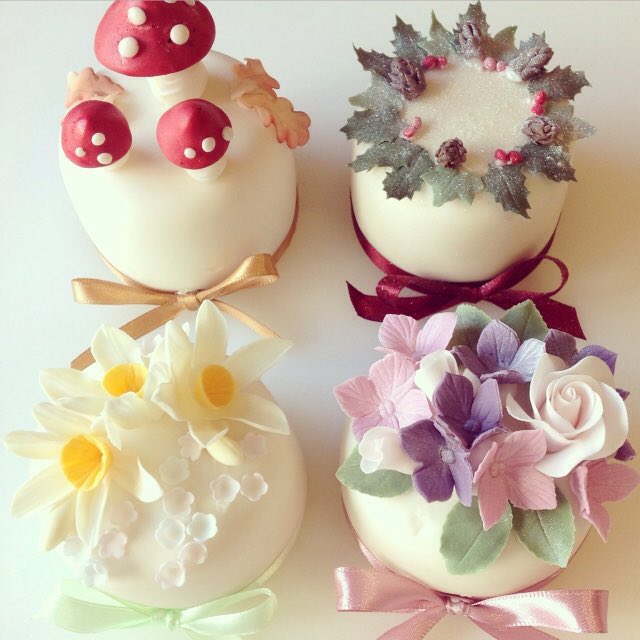 LouiseScofield's tweet photo. Students work! #creative #shropshire #classes #cakeDecoratingClasses https://t.co/THPVnsvJAy
