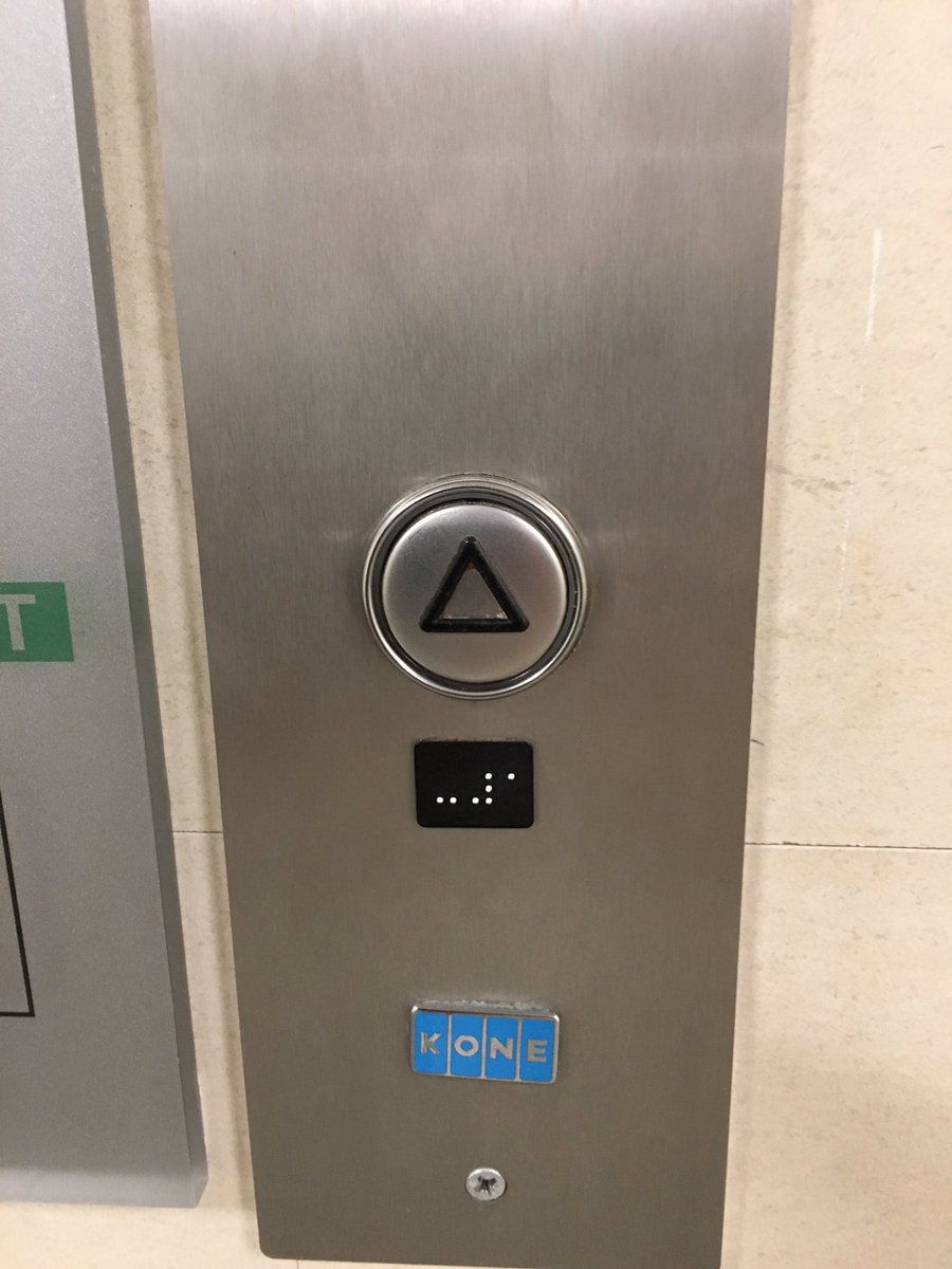 bastiplay75's tweet photo. The button for the lift in my hotel triggers me 😂 #WWCOMMS https://t.co/WYj7h1GsiO