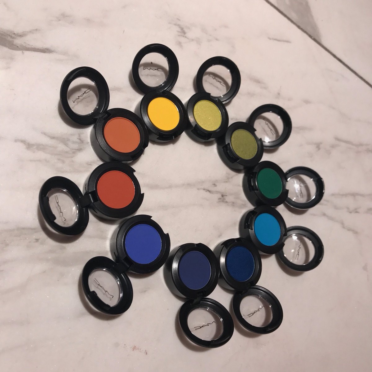 teamexchangesq's tweet photo. 🏳️‍🌈 Happy Pride weekend Manchester! 🏳️‍🌈

Come visit us in Exchange Square and check out the amazing looks we will be creating! ❤️💛💚💙💜 https://t.co/Od4tSphqKg