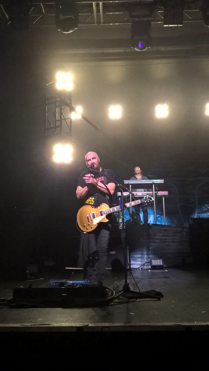 phoebeoliviam's tweet image. Had a friggin A M A Z I N G night last night. @thescript @TheScript_Danny you never cease to amaze😍😍😍😍😍