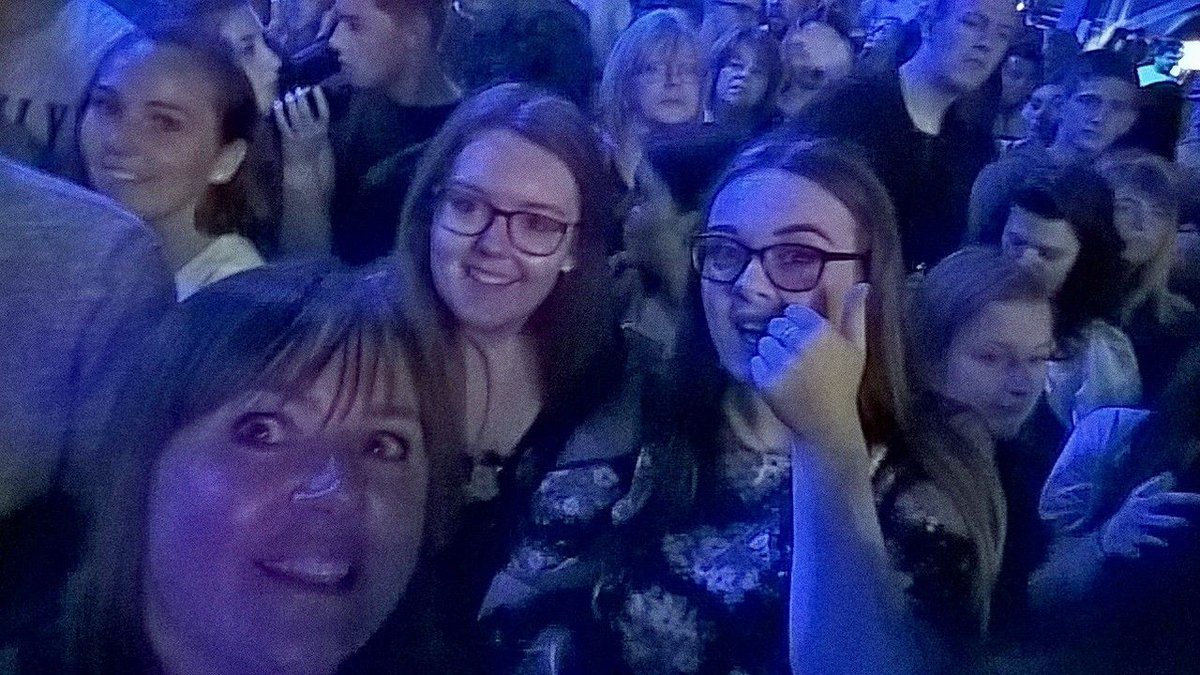 phoebeoliviam's tweet image. Had a friggin A M A Z I N G night last night. @thescript @TheScript_Danny you never cease to amaze😍😍😍😍😍