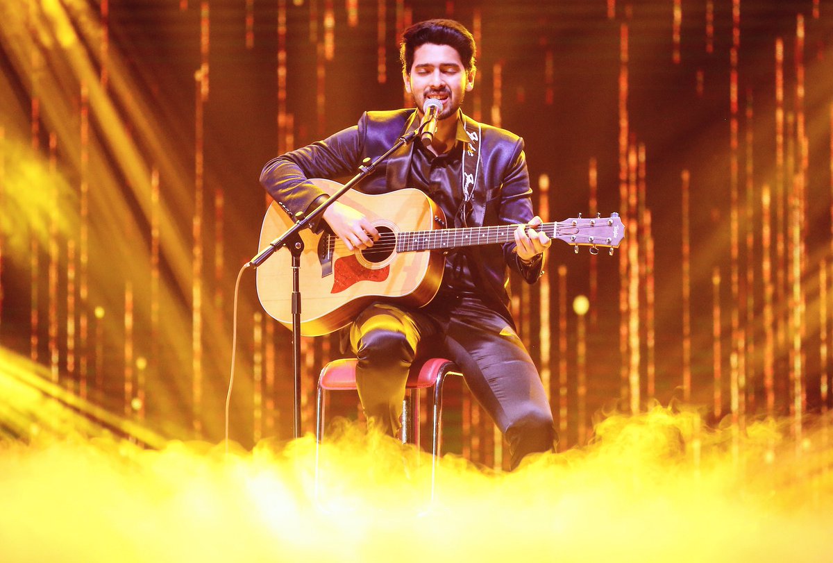 ArmaanMalik22's tweet photo. When in Kolkata! 🎼🌹#AcousticallyMe #ArmaanMalikLive https://t.co/Sns3GH4PUk