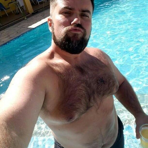 tyre_ironqnqe's tweet photo. 🌅 Bom dia ⛅ meus #ursoes  este é o  nosso seguidor @luizsafreire, 39 anos, 🐟pisciano ♓, solteiro, Mora em Valqueir… https://t.co/EWxqNCOGIA https://t.co/xeEJnhm6qP