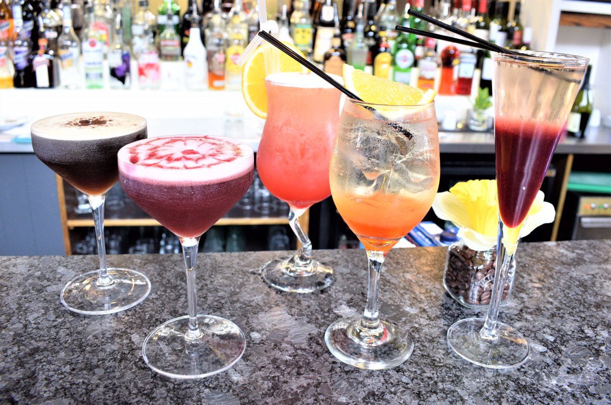 Good Friday morning everyone! Are you ready for the weekend, we are! Join us tonight to get the three day bank holiday weekend started!