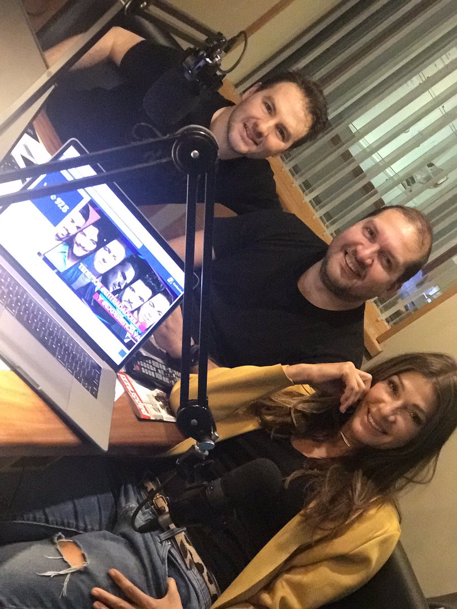 catherine_fulop's tweet photo. Arranco la mañana d #MiGenteBella en @Vale975 y t regalamos ENTRADA DOBLE para ver a @LuisFonsi y es facil solo twitteando #YoEscuchoVale975 https://t.co/VVytUMRouu