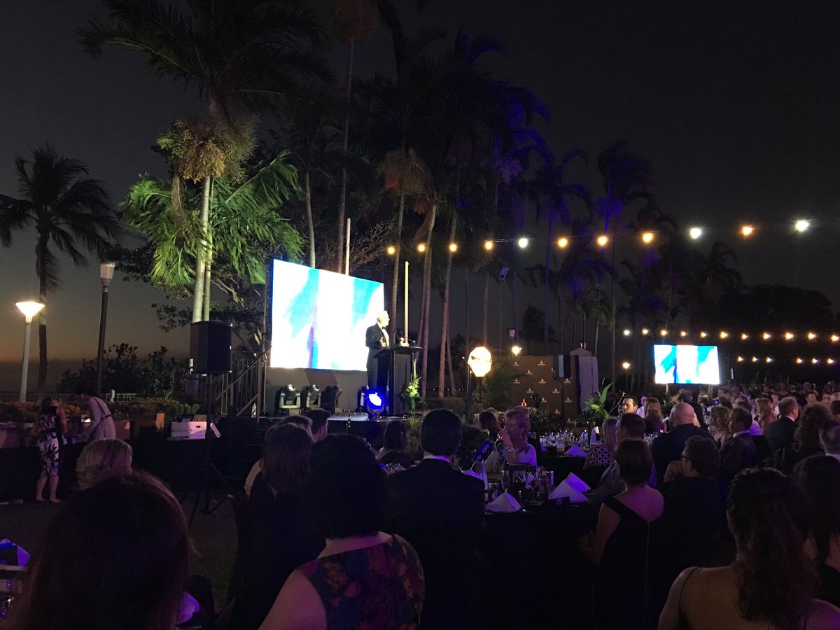 CelottiNews's tweet photo. It's begun! Enjoying good food and great company with #BUSSQ at the Master Builders NT awards @_mbant #ntebcawards17 @SKYCITYDarwin https://t.co/vfED4LxtSh
