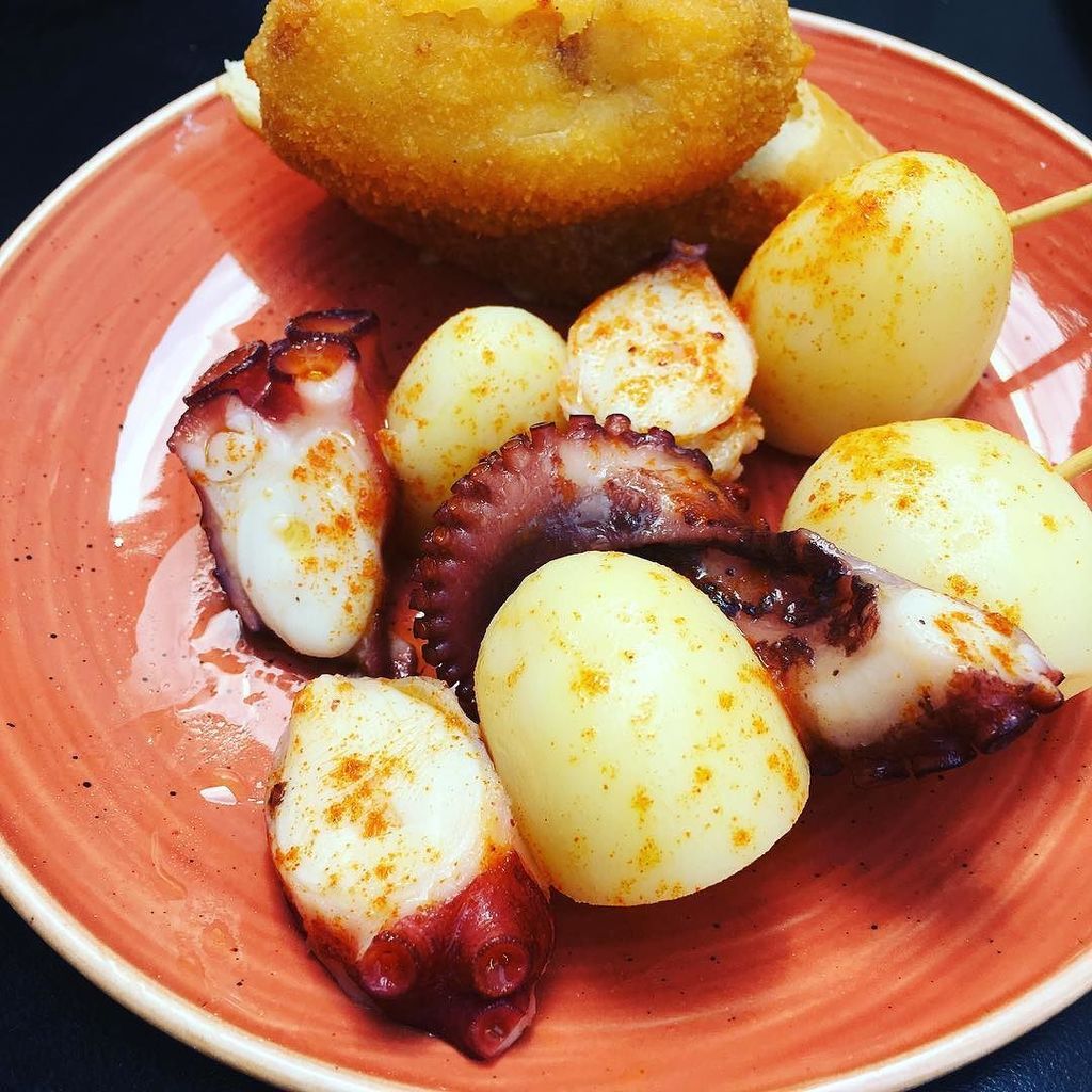 thomaSchulz's tweet photo. 🐙 #pintxos #bilbao #food #happyme @spain https://t.co/jtTMB9EnSY #tomgram https://t.co/dqAyrYlB7y
