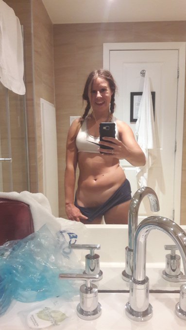 #FridayMotivation got that #FridayFeeling with an abb workout today xx https://t.co/pqp5ZhgeAj<a href="/tag/fridaymotivation"class="tags">#FridayMotivation</a><a href="/tag/fridayfeeling"class="tags">#FridayFeeling</a>