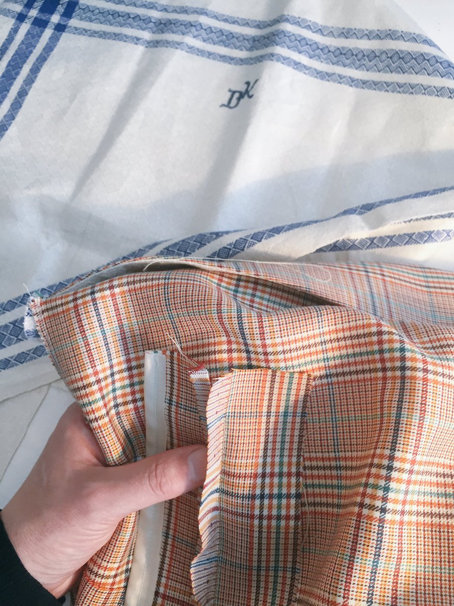 StenMartin's tweet photo. Making trousers of thin wool and antique kitchen towels... #BespokeTowelTrousers #MadTailor https://t.co/TNXzEtHv0w