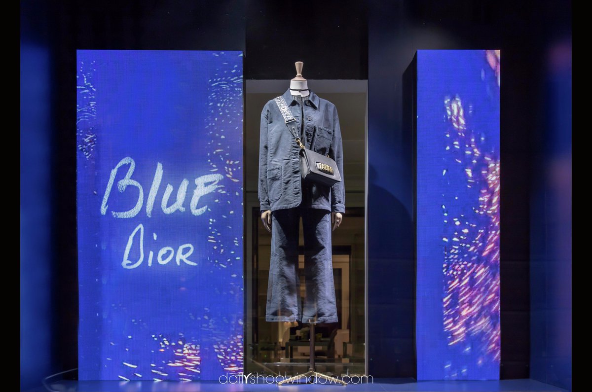 #WINDOWOFTHEDAY #WOTD #DAILYSHOPWINDOW #INSPIREYOURWINDOW <a href="/Dior/">Dior</a> August 2017 Paris