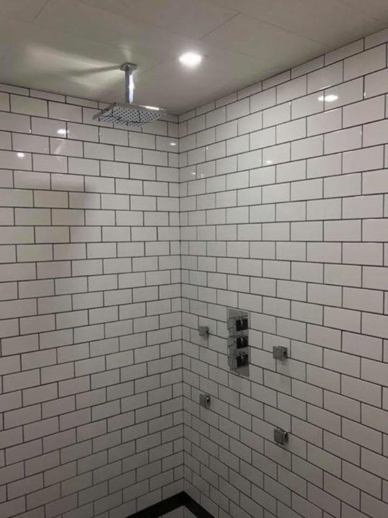 PureStyle33's tweet image. Subway style wet room designed by #purestyle and installed by one of our recommended fitting teams! #Darwen #Lancashire #wetroom #bathroom