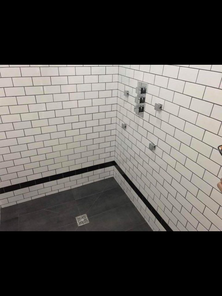 PureStyle33's tweet image. Subway style wet room designed by #purestyle and installed by one of our recommended fitting teams! #Darwen #Lancashire #wetroom #bathroom