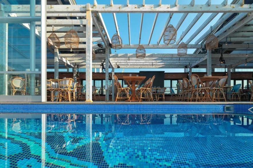 If you're still dreaming of #summer, Try this great #list of #London's best #poolside #restaurants <a href="/EveningStandard/">nope s</a> bit.ly/2wM1WV5