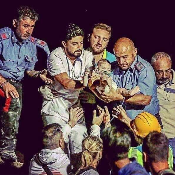 "Sono più sante le mani che aiutano che le labbra che pregano" #Ischia ❤️