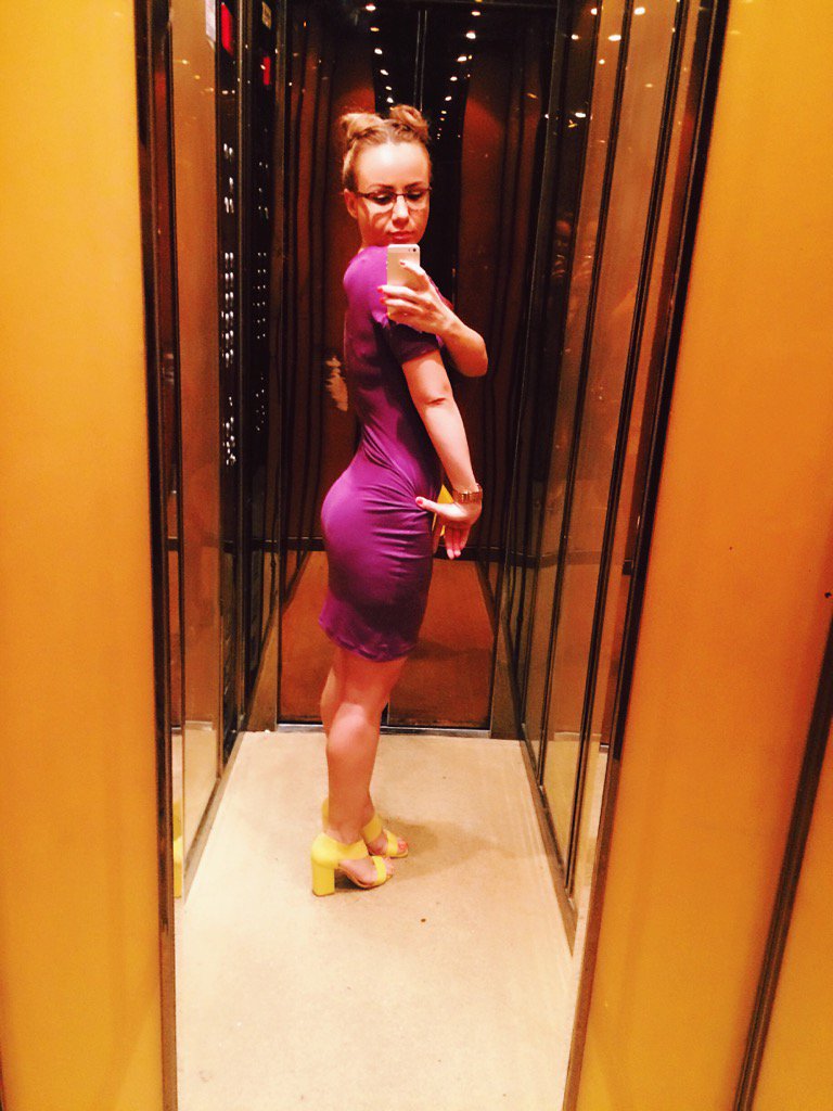 Late August mood! #fetish #findom #empress @RTmutt @RTSubby_ @slaveCuck_ @rtdumb @rtcunt96 @RT4FD @RT_paypiggy https://t.co/Evfr5Lcd7Q