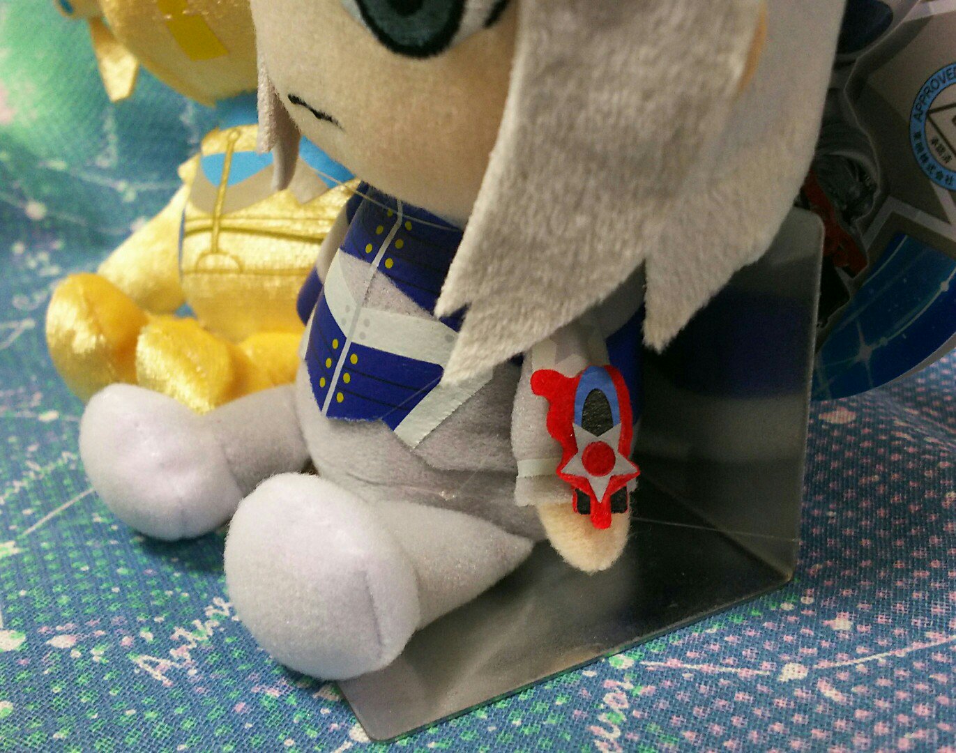 たまちぅ 穴にテグスを通して縛る そして ぐーるぐーるぐーるぐーる ２人を縛りつける もう離れないで と想いを込めて固定ッ これで車のフロントガラス前とかダッシュボードにも置けるようになりました キュウレンジャー キュウ