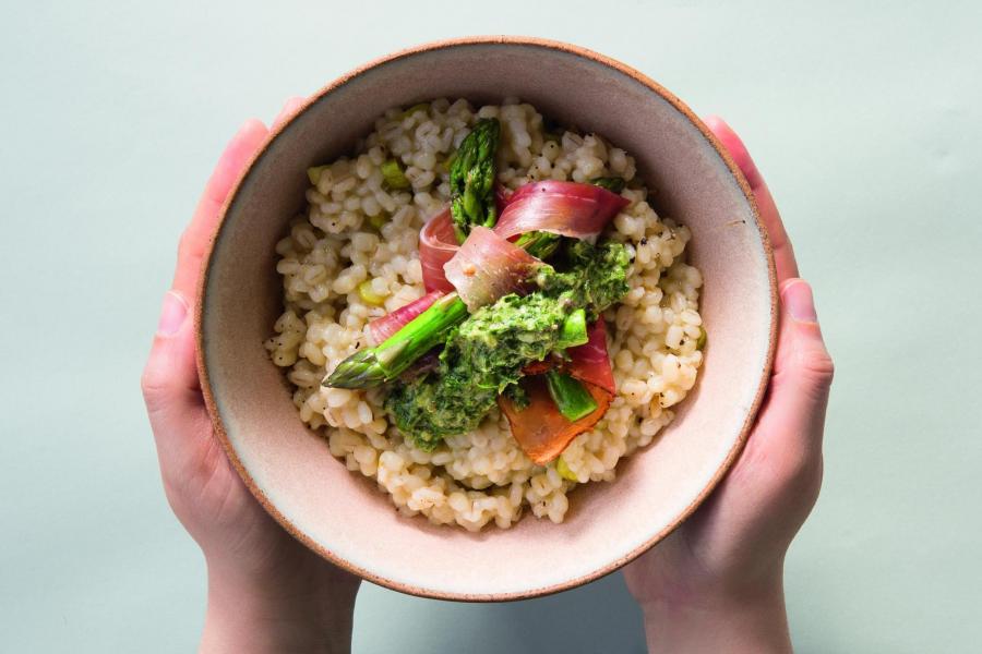 #Grains have been a huge hit this year. Why not try with #Giesen #SauvignonBlanc with Farro, Asparagus and Prosciutto?