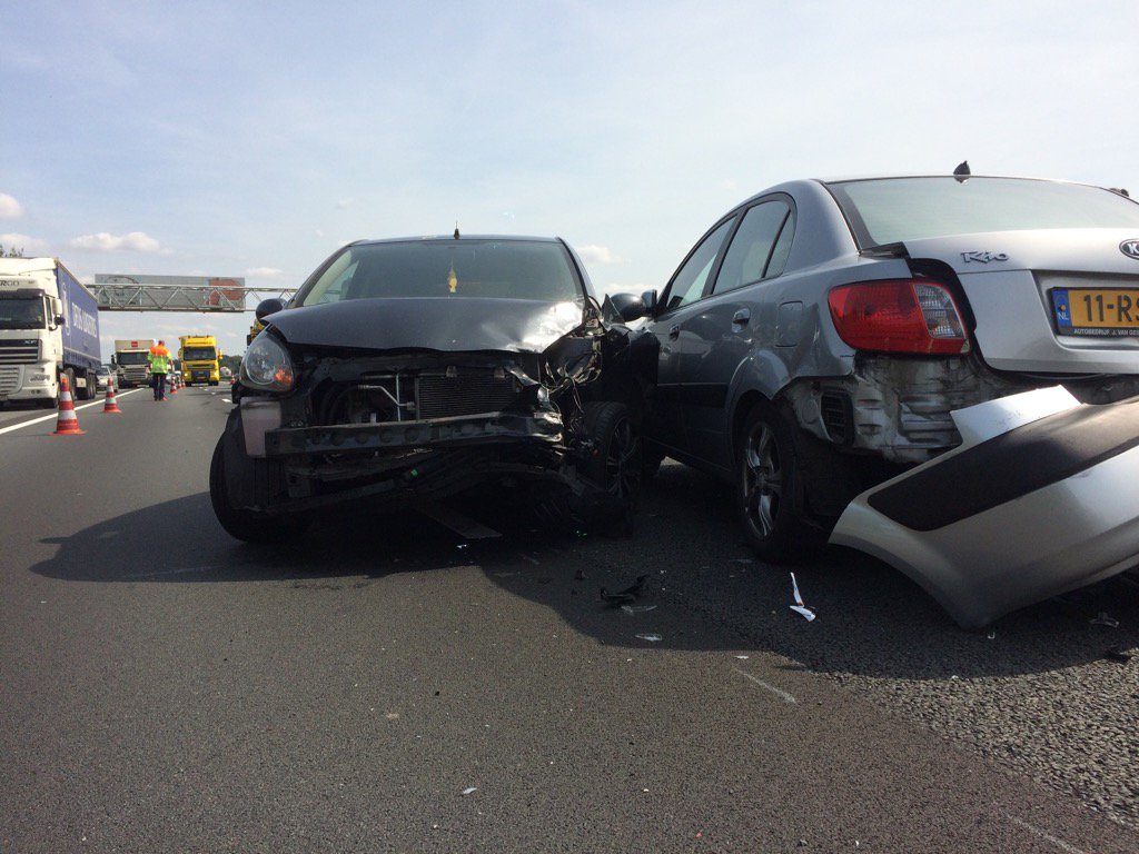 Nu bezig op de #A1 li 58,3 2 rijstroken dicht verkeer via vls.