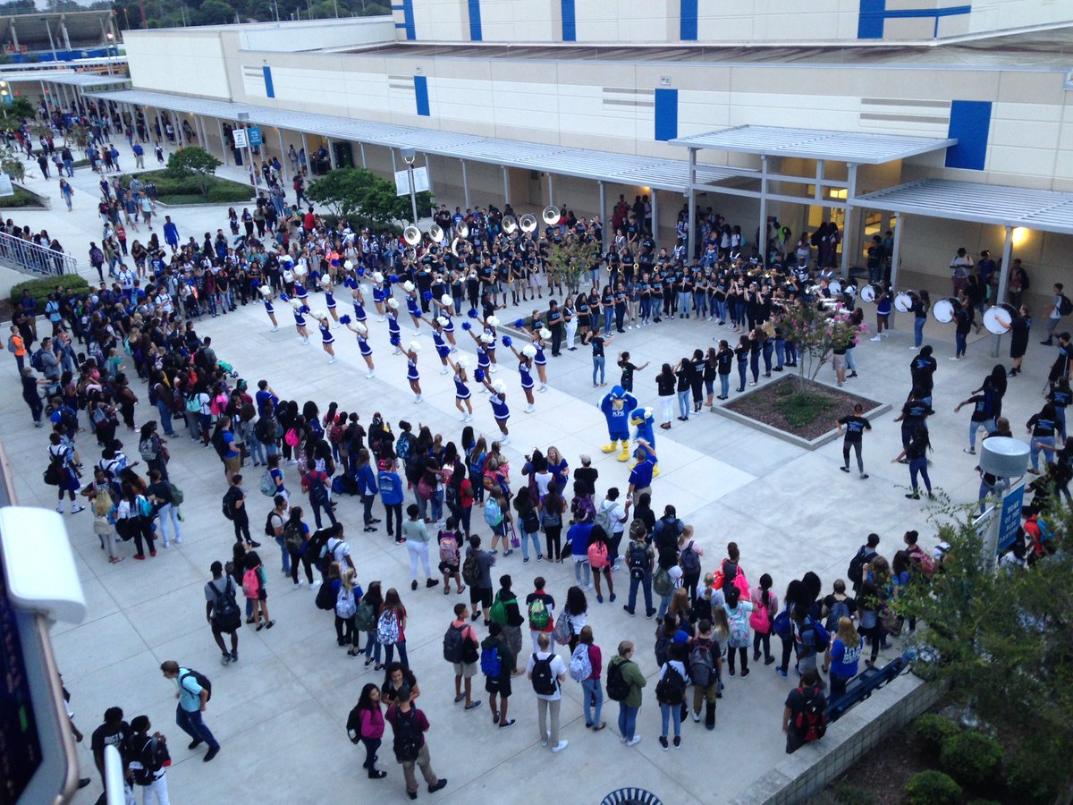 Love the 7 AM pep ralleys! Great tradition and atmosphere to get the day started. Go Blue Darters!