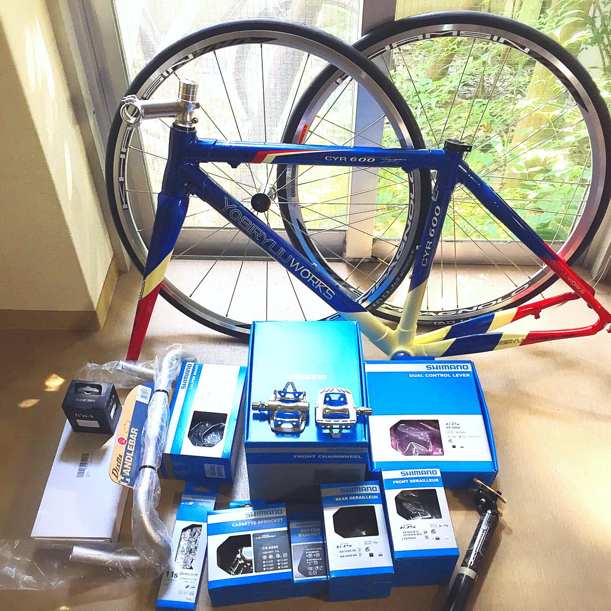Ryu U Sur Twitter ロードバイクのバラ完その2 コンポはシマノ105 ホイールはカンパのカムシンシルバー ここから一気に組み上げる 約1年前の出来事 ロードバイク バラ完 カンパニョーロ カムシン シマノ105 Yosiryuu