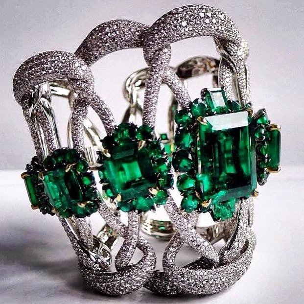 tierraemeralds's tweet photo. Friday find – this exquisite emerald bracelet by #ConradLondonJewels. #emerald #bracelet #emeraldcuff https://t.co/OD5VuuSCYH