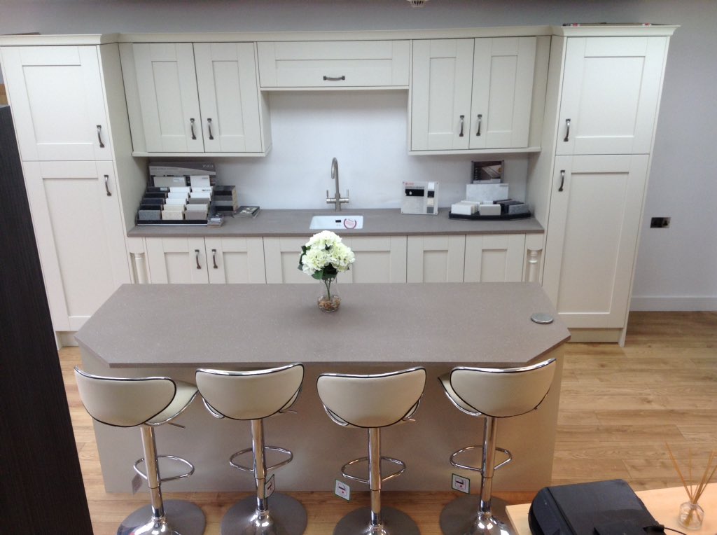 PureStyle33's tweet image. Our new showroom #kitchen just tiles or splash back to do and it will be complete! #progress #purestyle #darwen #lancashire #traditional