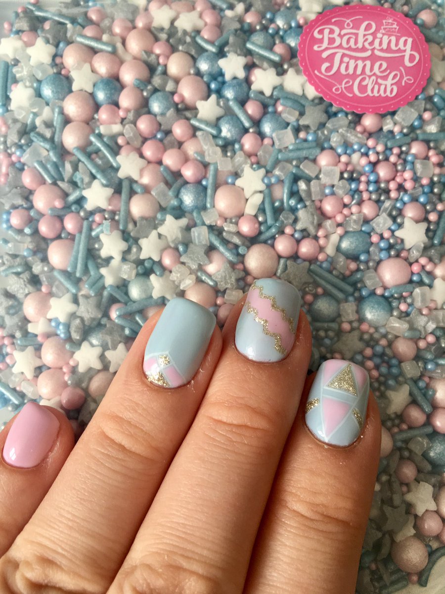Pandibakes's tweet image. #Random but can we just take a moment to check out @bakingtimeclub sprinkles &amp;amp; my nails 💗soooo meant to be - #samecolour #lovesprinkles