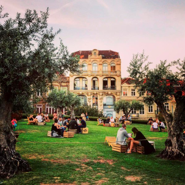 bluesockhostels's tweet photo. Want to have a drink just outside the famous Torre dos Clerigos? Done! Photo by @linomarra https://t.co/BIjZEYrAAo