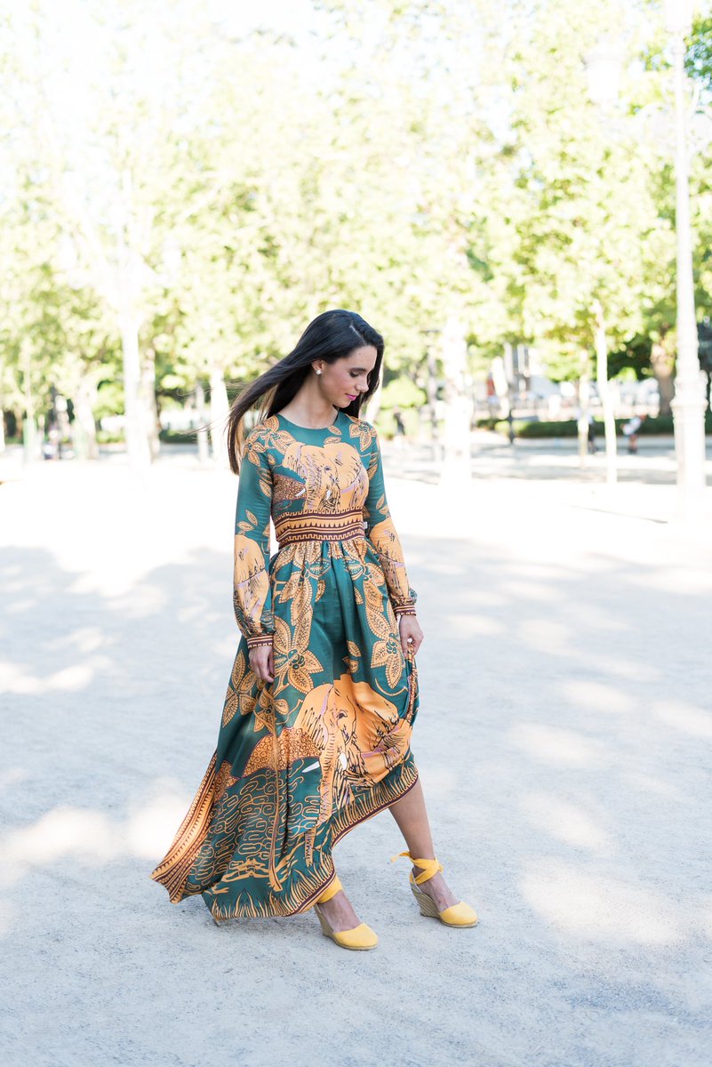 mirrorof_style's tweet photo. Cuando adoras un vestido ❤ #Gutsandlove 
Síguenos también en Instagram ➡@mirrorofstyle
#blogger #fashion #ootd
📸 @danspatafora y @rositarfc https://t.co/4cm7o3rr1k