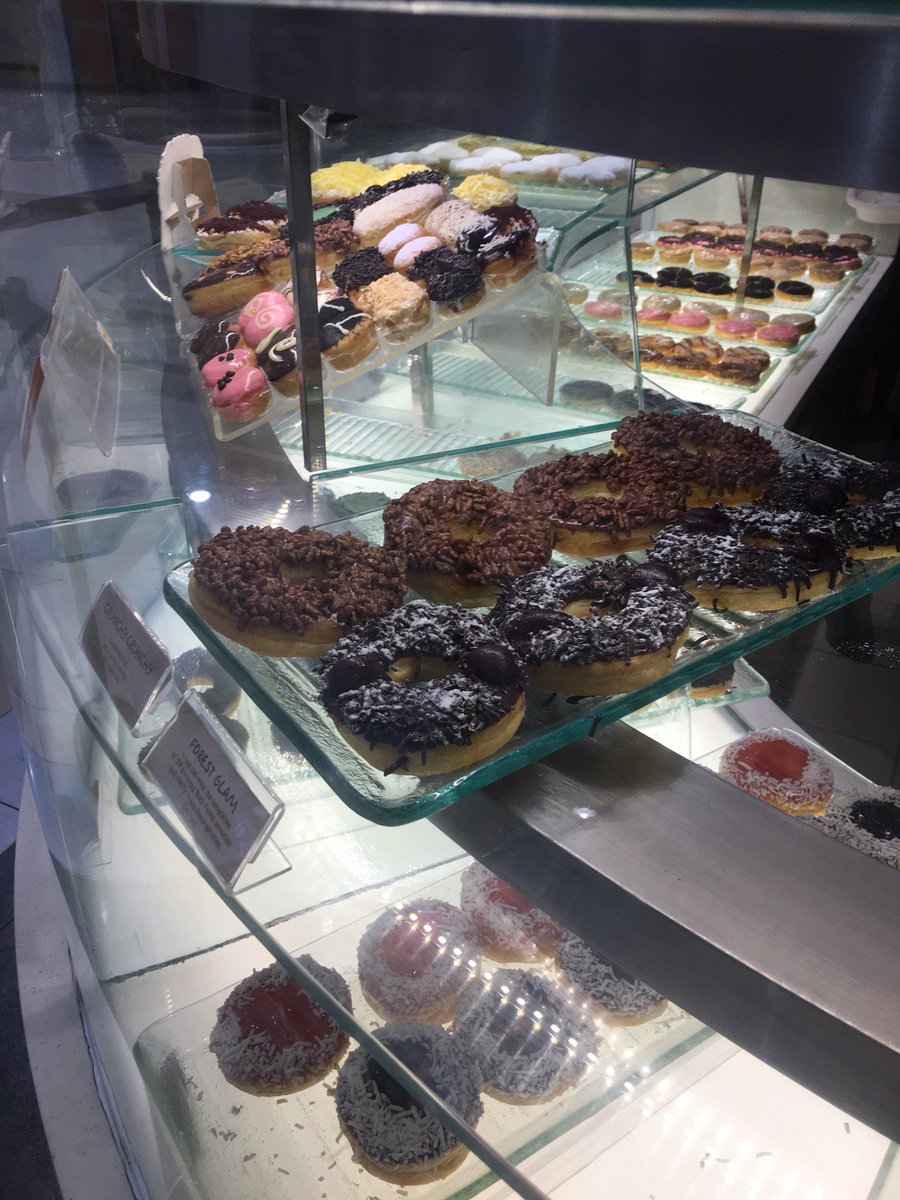 SyahrulAzni's tweet photo. 😋 (@ https://t.co/Q5QUV7N6Ia Donuts &amp; Coffee in Melaka) https://t.co/QQ45vCm7SD https://t.co/BxRSgZyVo2