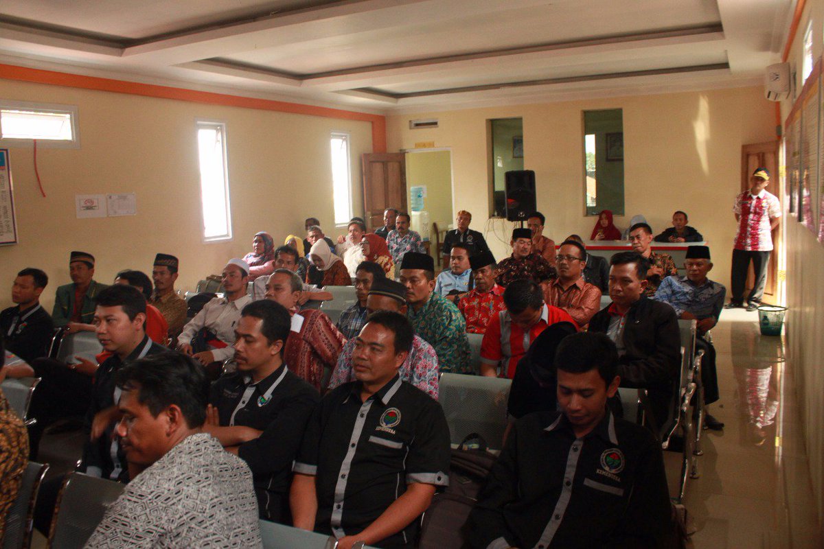 Sarasehan Desa brsm Prof Erani d Ds Rajamandlakulon Cipatat KBB
<a href="/EkoSandjojo/">Eko P. Sandjojo</a> <a href="/AhmadErani/">Ahmad Erani Yustika</a> <a href="/tppindonesia/">Pertepedesia</a> <a href="/jokowi/">Joko Widodo</a> <a href="/KemenDesa/">Fast Track Travel</a> <a href="/taufikmadjid71/">IG : taufik.madjid</a>