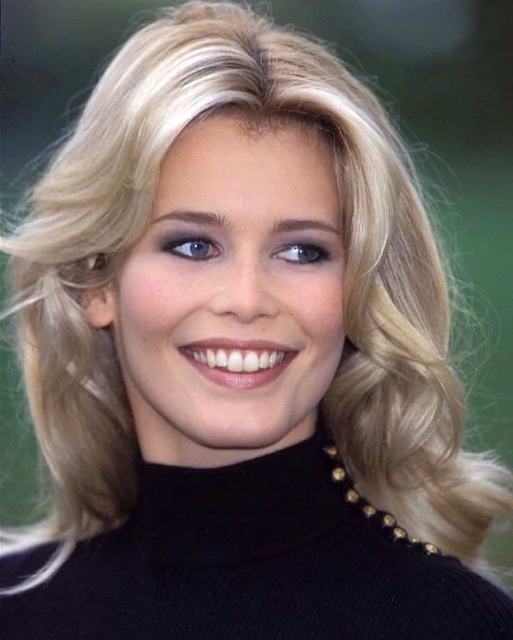 Happy Birthday to Claudia Schiffer 