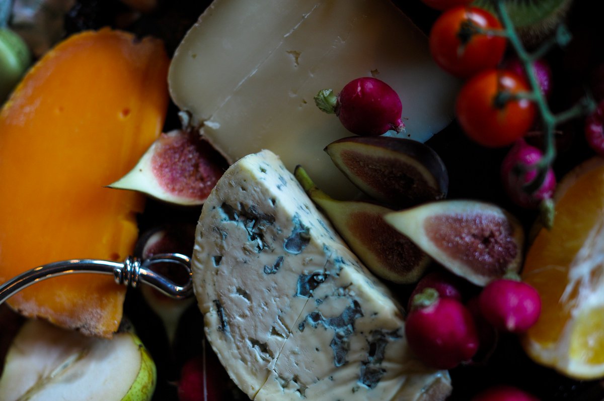 Amazing_Graze_'s tweet photo. #Cheese, #wine and #friends must be old to be good! #amazinggraze #platter #grazingtable #catering #windsor #maidenhead https://t.co/1WL34k21V5